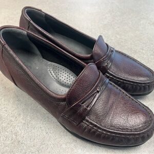 SAS Shoes Women's 6.5S Easier Comfort Slip On Wedge Leather Loafer Antique Wine